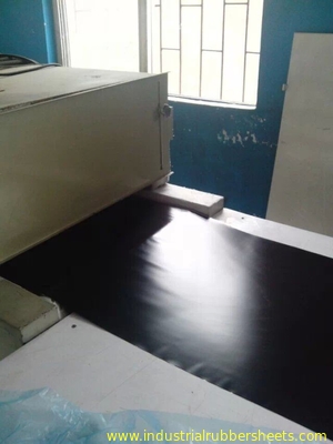 Tấm cao su silicon màu đen Bề mặt nhẵn 1.0 / 1.2m Chiều dài 10m